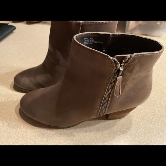 Crown Vintage Leather Ankle Boot - Picture 6 of 6